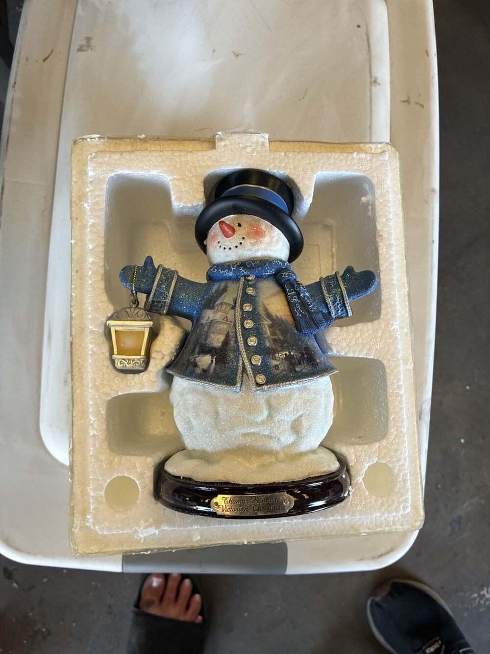 Thomas Kinkade Victorian Christmas Snowman Figurine Winter Wonderland Series